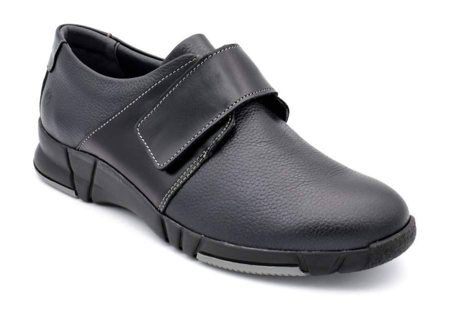 Velcro sport shoe for soft...
